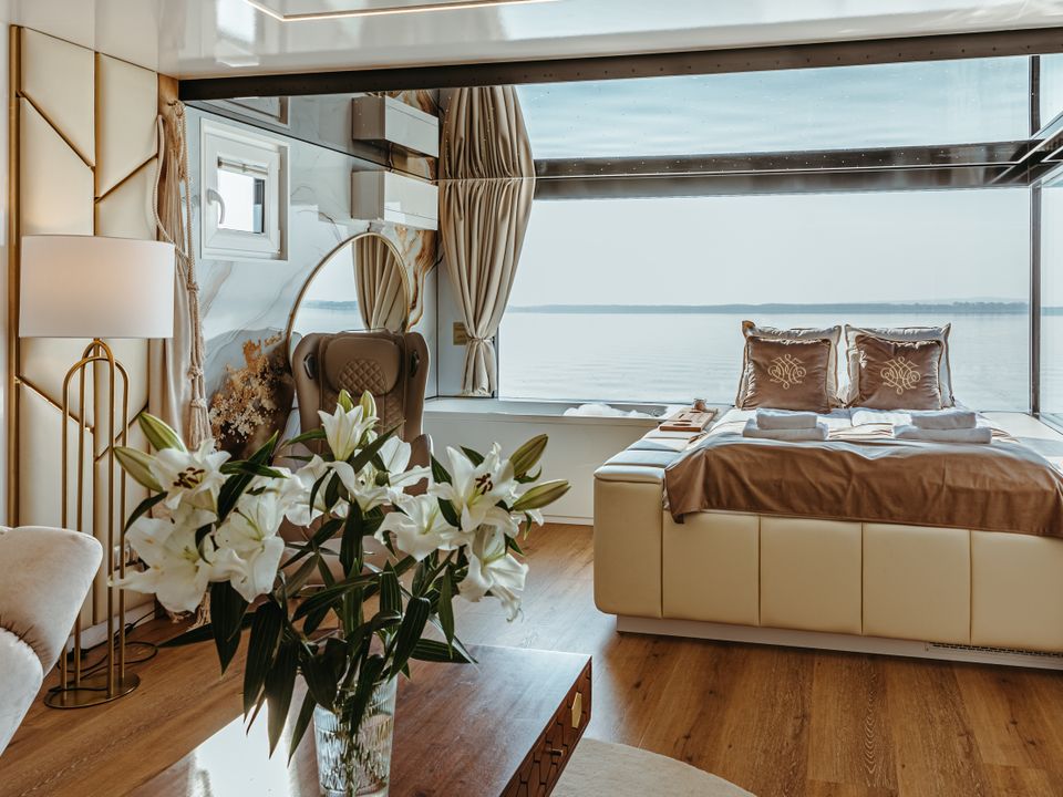 HT Houseboats