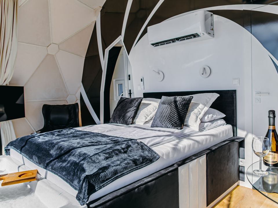 Zdjęcie 9 z galerii HT Houseboats – Domki na Wodzie