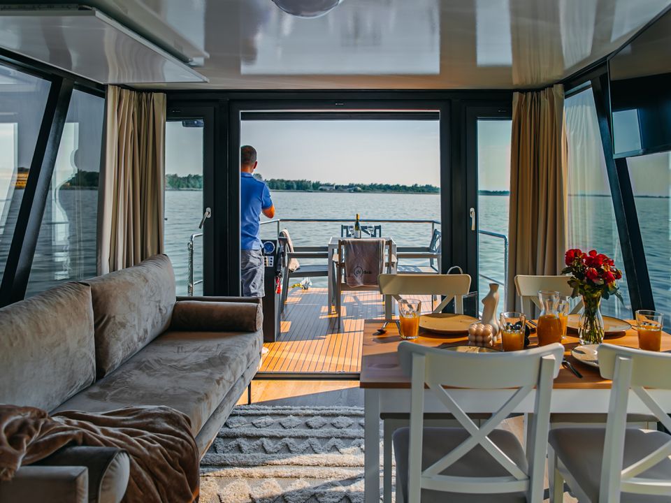 Zdjęcie 10 z galerii HT Houseboats – Domki na Wodzie