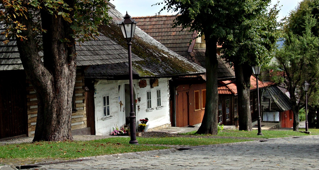 Gdzie na weekend w Polsce we dwoje tanio? 5 romantycznych kierunków low-budget, które skradną Wasze serca